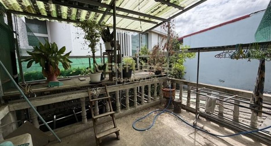 For sale 2 bedrooms townhouse in Huai Khwang, Bangkok