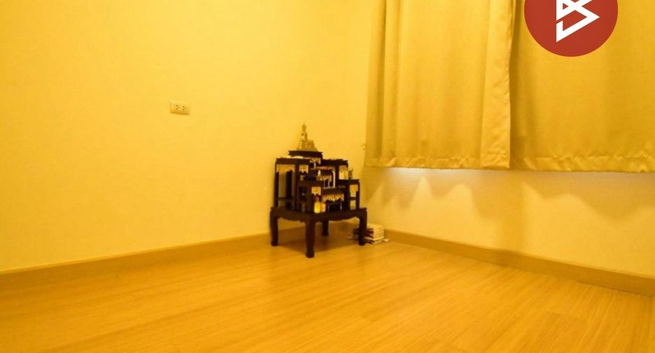 Casa adosada en venta de 4 habitaciones en Don Mueang, Bangkok