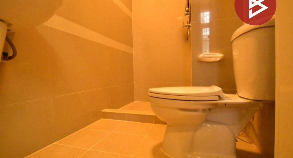 Casa adosada en venta de 4 habitaciones en Don Mueang, Bangkok