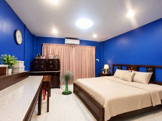 Local comercial en venta de 6 habitaciones en Bang Khae, Bangkok