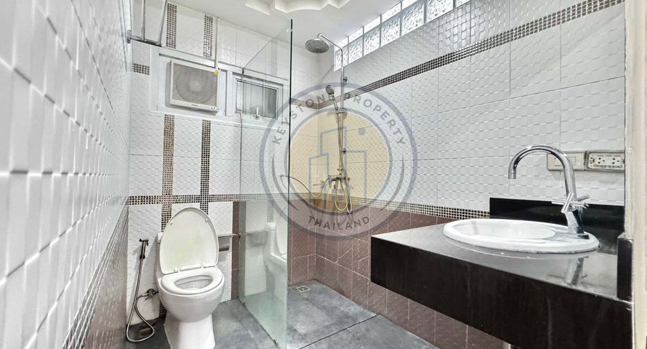 Villa zur Miete und zum Kauf mit 5 Zimmer in Bang Lamung, Chonburi