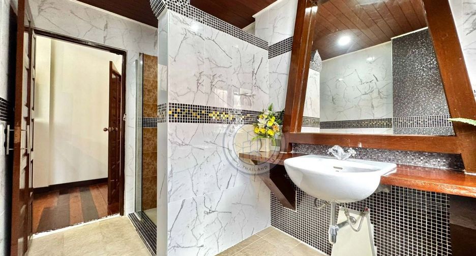 Villa zur Miete und zum Kauf mit 5 Zimmer in Bang Lamung, Chonburi