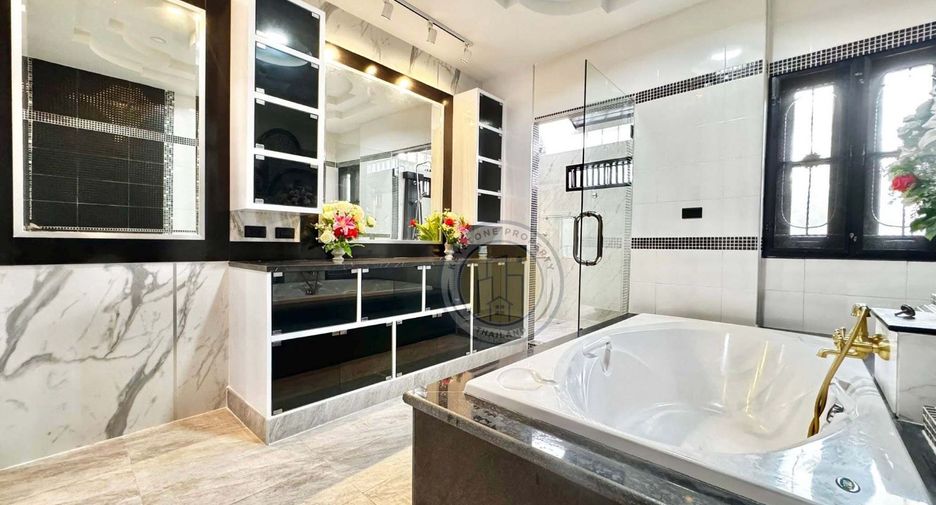 Villa zur Miete und zum Kauf mit 5 Zimmer in Bang Lamung, Chonburi