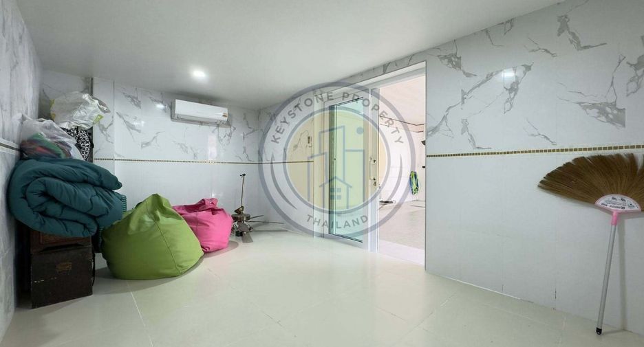 Villa zur Miete und zum Kauf mit 5 Zimmer in Bang Lamung, Chonburi