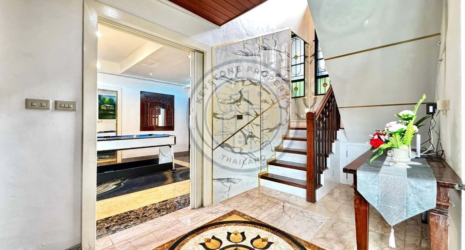 Villa zur Miete und zum Kauf mit 5 Zimmer in Bang Lamung, Chonburi