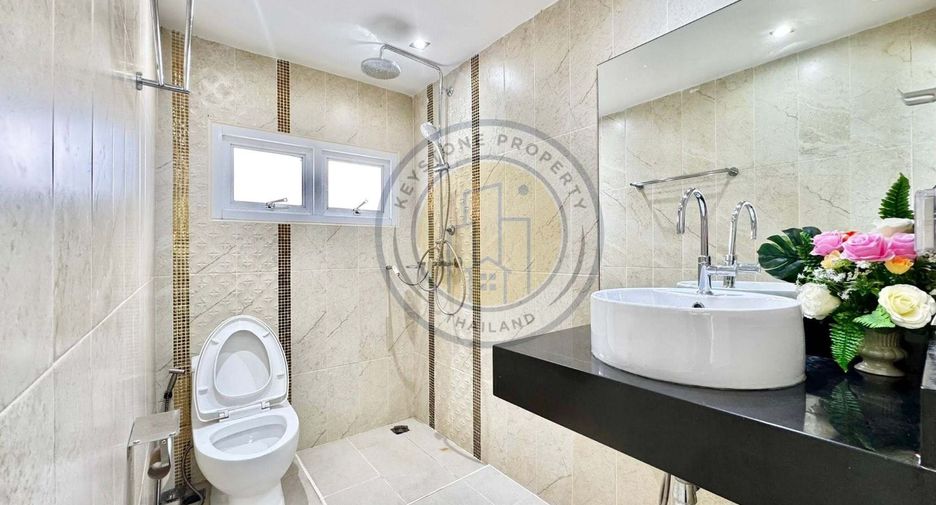 Villa zur Miete und zum Kauf mit 5 Zimmer in Bang Lamung, Chonburi