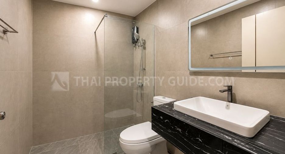 For rent 3 bedrooms condo in Khlong Toei, Bangkok