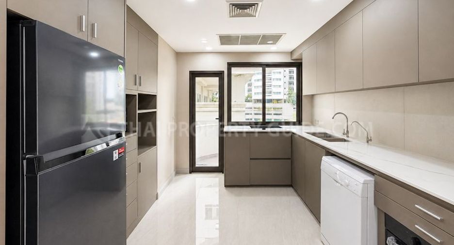 For rent 3 bedrooms condo in Khlong Toei, Bangkok