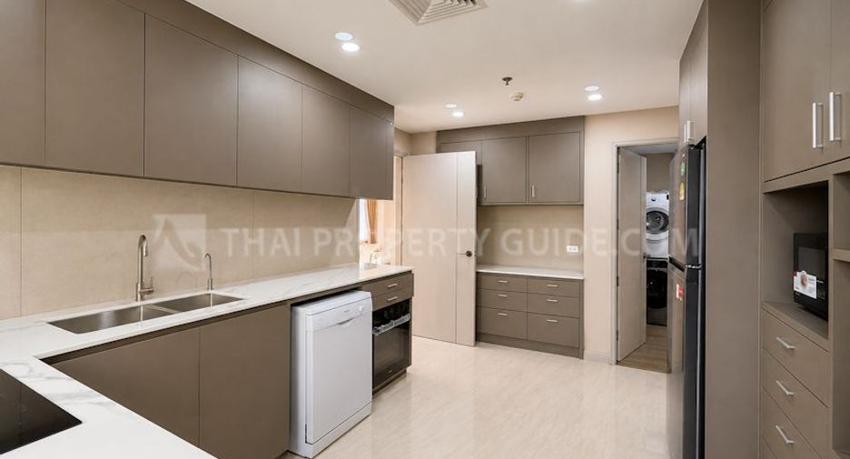 For rent 3 bedrooms condo in Khlong Toei, Bangkok