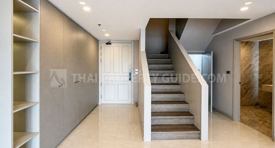 For rent 3 bedrooms condo in Khlong Toei, Bangkok