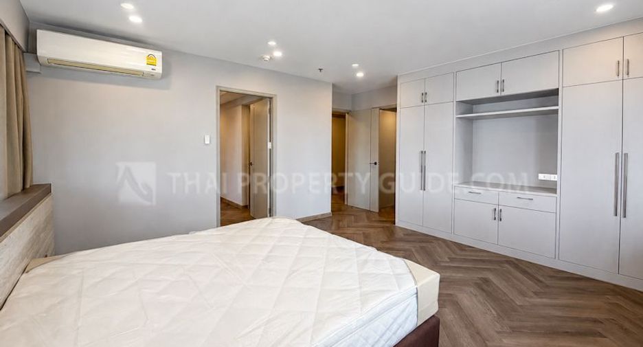 For rent 3 bedrooms condo in Khlong Toei, Bangkok