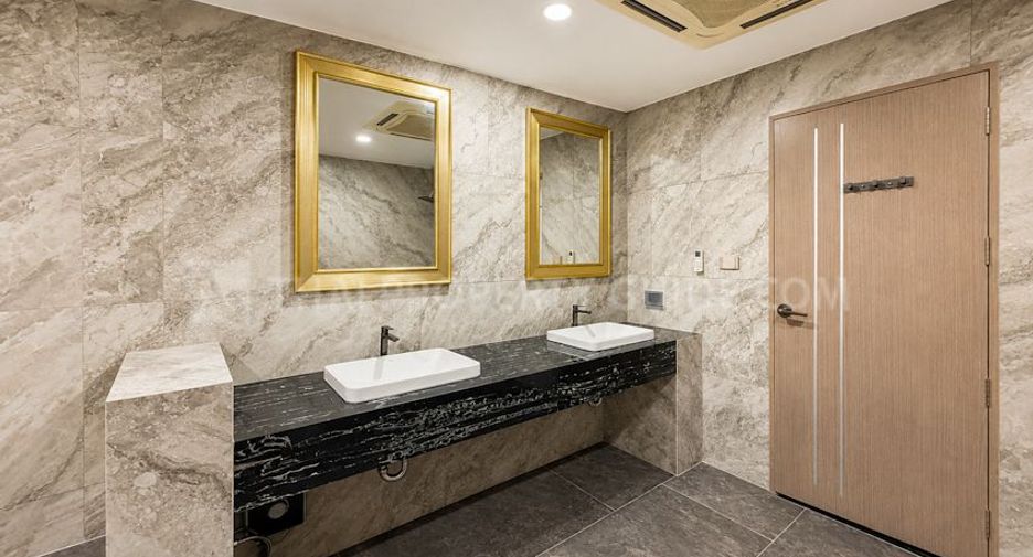 For rent 3 bedrooms condo in Khlong Toei, Bangkok