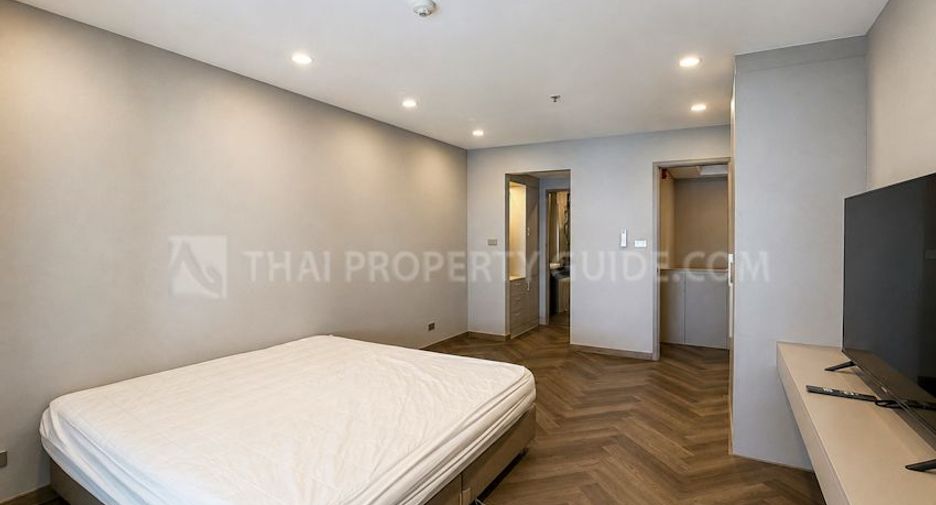 For rent 3 bedrooms condo in Khlong Toei, Bangkok