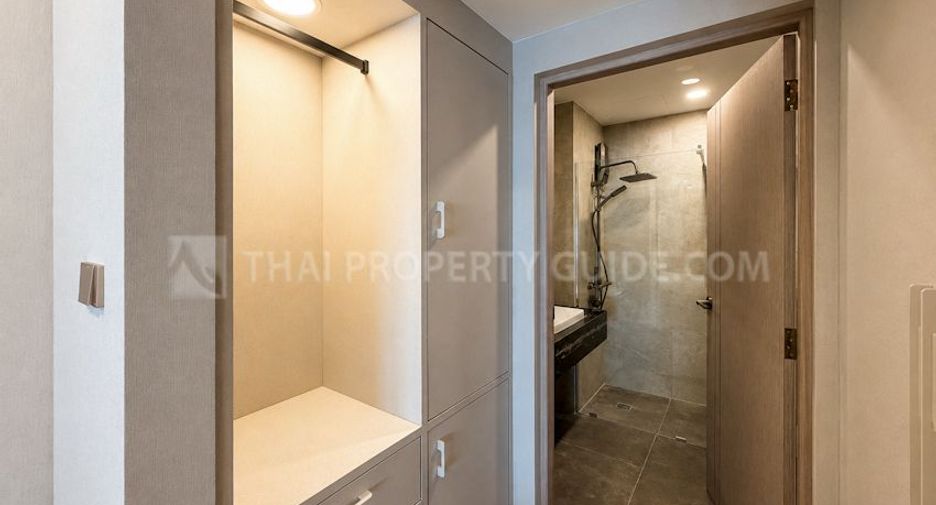 For rent 3 bedrooms condo in Khlong Toei, Bangkok