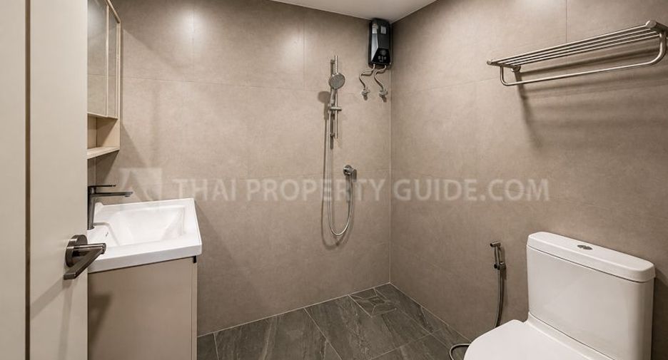 For rent 3 bedrooms condo in Khlong Toei, Bangkok