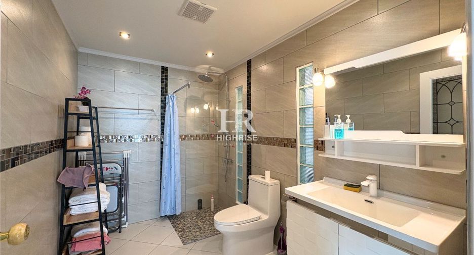 À vendre 2 chambres condo à Na Jomtien, Pattaya