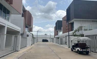 Haus zum Kauf mit 4 Zimmer in Taling Chan, Bangkok