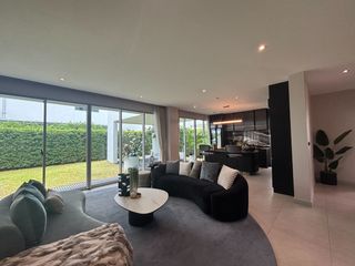 Haus zum Kauf mit 4 Zimmer in Taling Chan, Bangkok