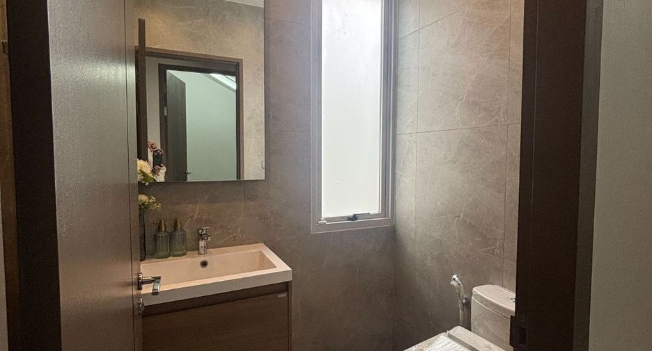 Haus zum Kauf mit 4 Zimmer in Taling Chan, Bangkok