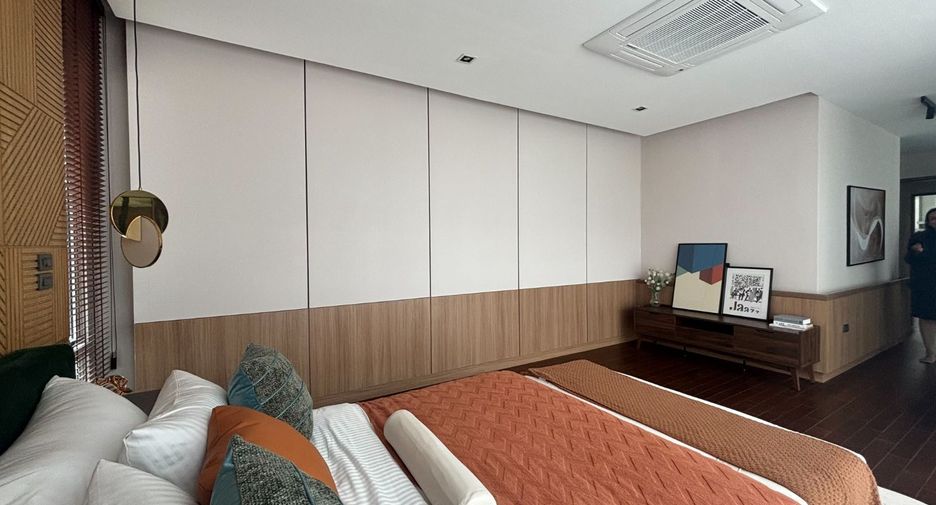 Haus zum Kauf mit 4 Zimmer in Taling Chan, Bangkok