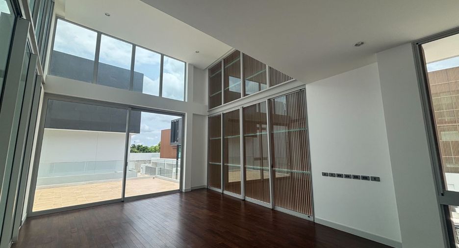 Haus zum Kauf mit 4 Zimmer in Taling Chan, Bangkok