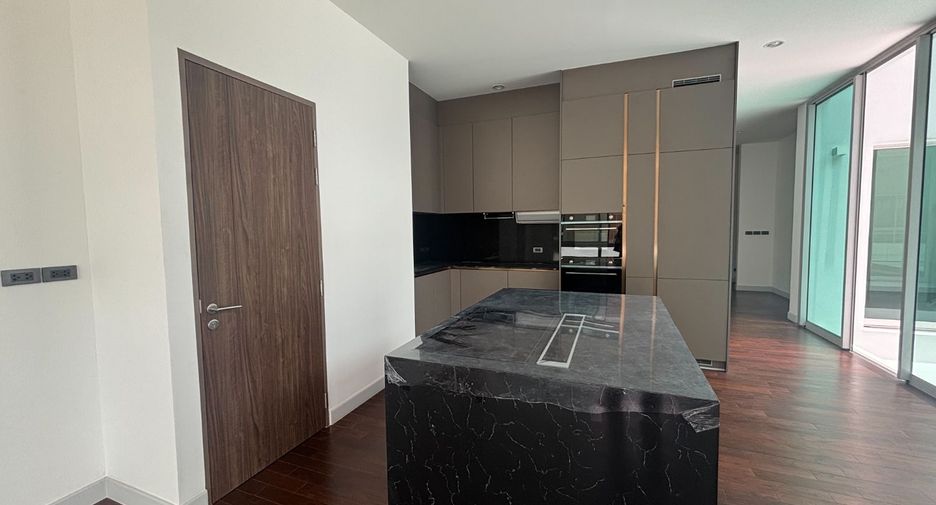 Haus zum Kauf mit 4 Zimmer in Taling Chan, Bangkok