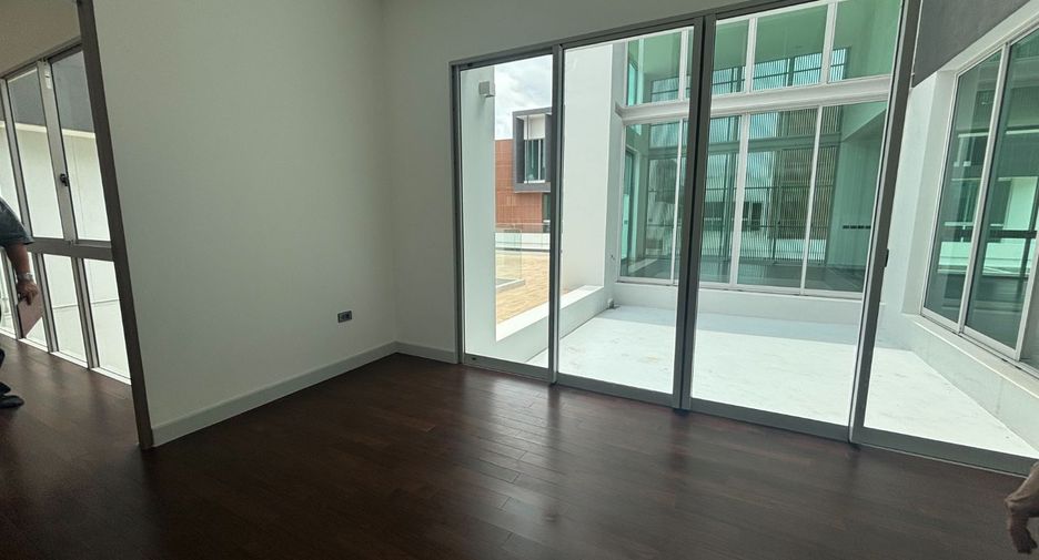 Haus zum Kauf mit 4 Zimmer in Taling Chan, Bangkok