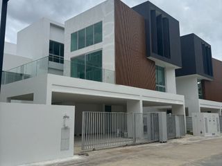 Haus zum Kauf mit 4 Zimmer in Taling Chan, Bangkok