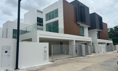 Haus zum Kauf mit 4 Zimmer in Taling Chan, Bangkok