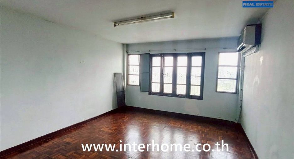 Casa adosada en venta de 4 habitaciones en Khan Na Yao, Bangkok
