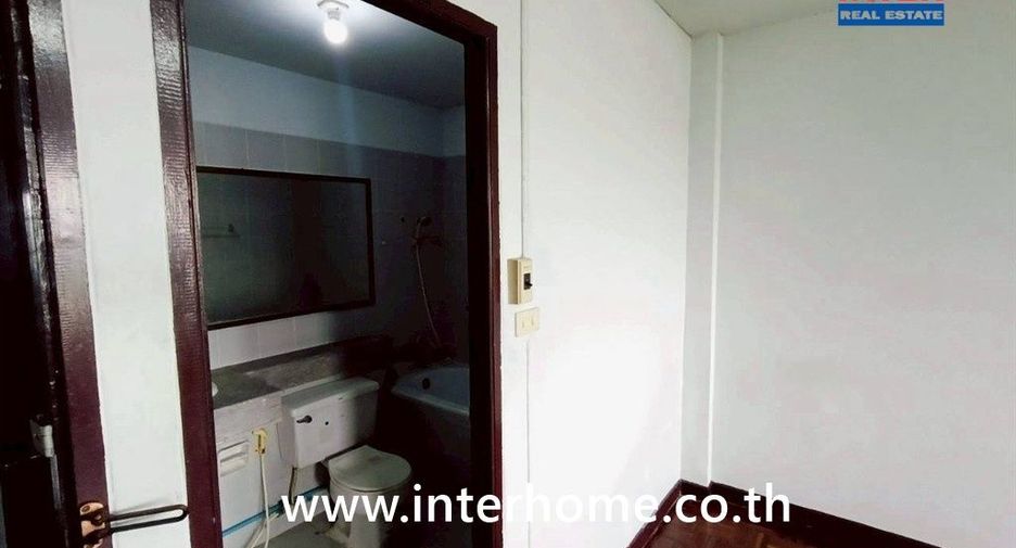 Casa adosada en venta de 4 habitaciones en Khan Na Yao, Bangkok