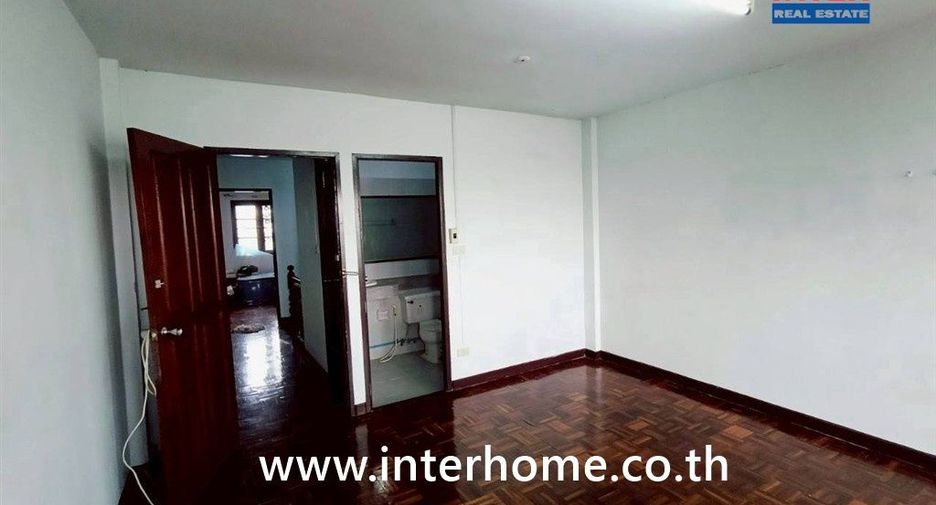 Casa adosada en venta de 4 habitaciones en Khan Na Yao, Bangkok