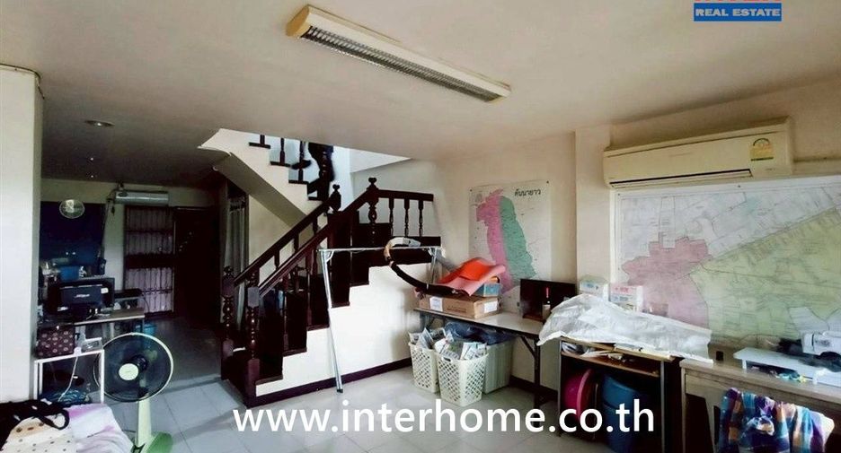 Casa adosada en venta de 4 habitaciones en Khan Na Yao, Bangkok