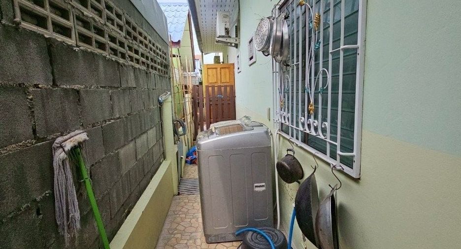 出售 2 卧室 联排别墅 在 Phan Thong, Chon Buri