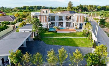 For sale 5 bedrooms villa in Bang Lamung, Chonburi