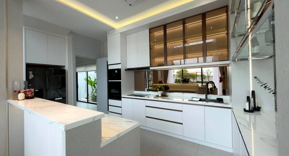 For sale 5 bedrooms villa in Bang Lamung, Chonburi