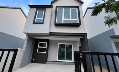 À vendre 4 chambres maison à Bang Phli, Samut Prakan