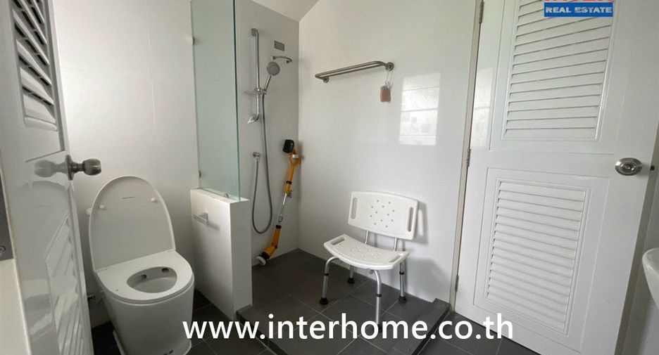 For sale 6 bedrooms house in Lat Krabang, Bangkok