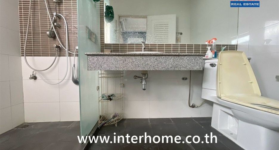 For sale 3 bedrooms house in Lat Krabang, Bangkok