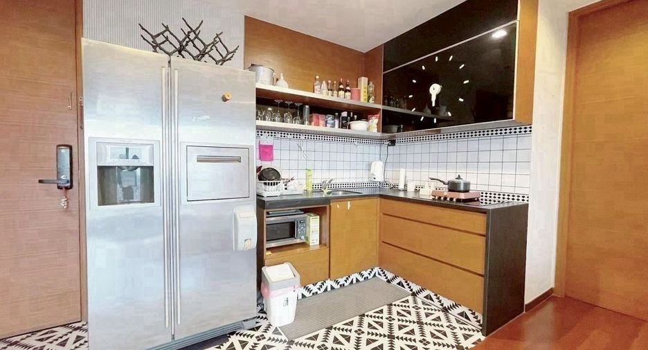 For sale 2 bedrooms condo in Khlong Toei, Bangkok