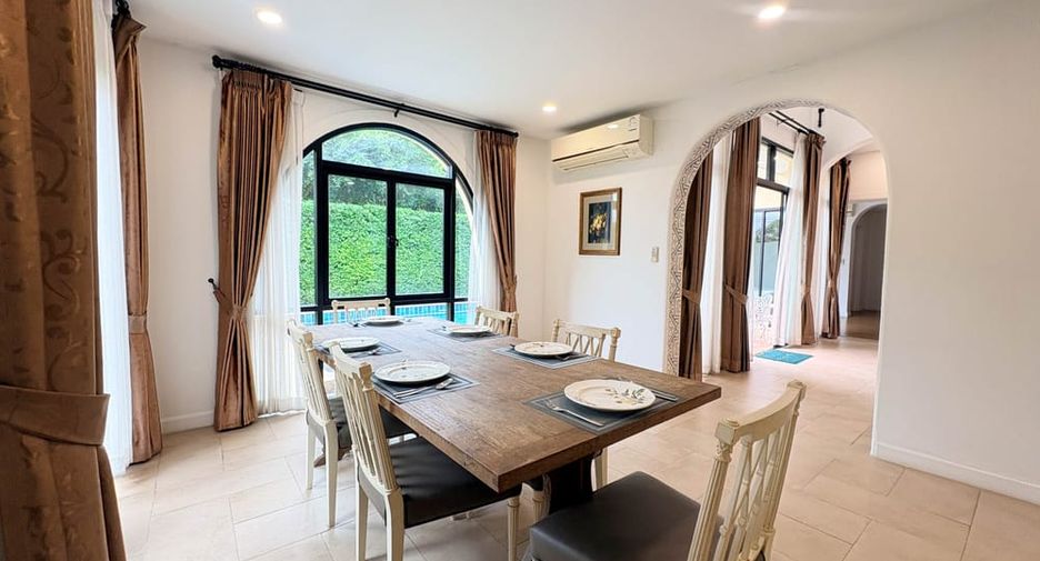 À louer 3 chambres villa à Huay Yai, Pattaya