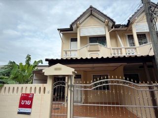 Casa adosada en venta de 3 habitaciones en Taling Chan, Bangkok