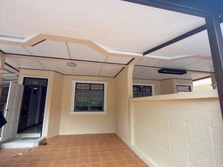 Casa adosada en venta de 3 habitaciones en Taling Chan, Bangkok