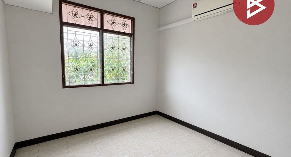 Casa adosada en venta de 3 habitaciones en Taling Chan, Bangkok