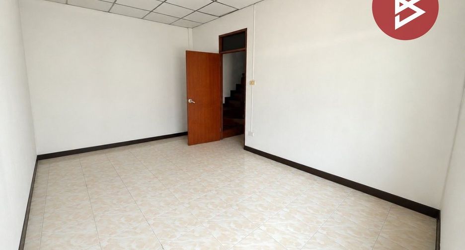 Casa adosada en venta de 3 habitaciones en Taling Chan, Bangkok