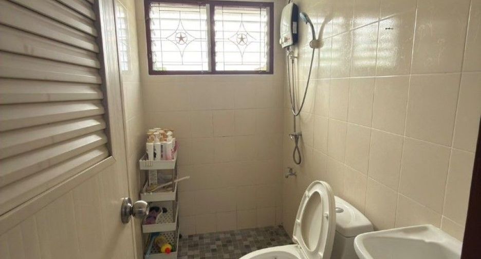 Casa adosada en venta de 3 habitaciones en Taling Chan, Bangkok