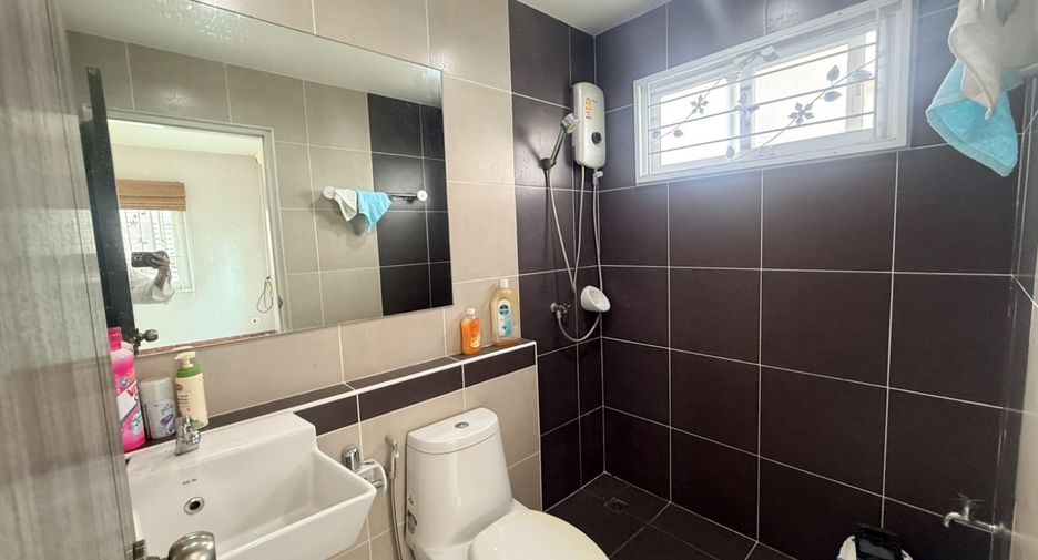 Haus zum Kauf mit 3 Zimmer in Thung Khru, Bangkok