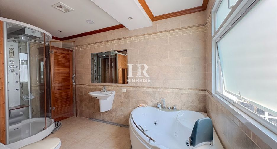 À vendre 4 chambres condo à Na Jomtien, Pattaya