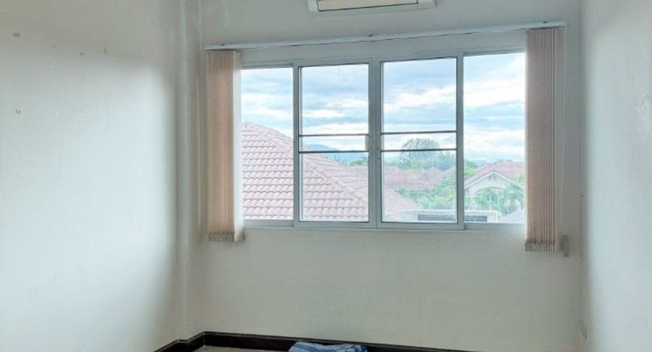 For sale 2 bedrooms retail Space in San Kamphaeng, Chiang Mai