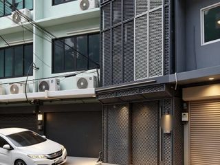 For rent 4 bedrooms retail Space in Khlong Toei, Bangkok
